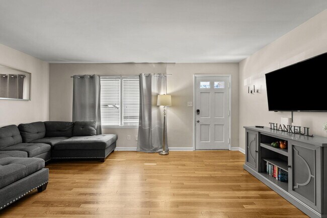 Building Photo - 129 Greenbriar Rd