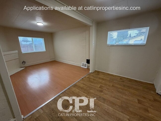 Building Photo - 323.5 15th Ave