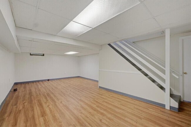 Building Photo - 9470 Hillside Dr