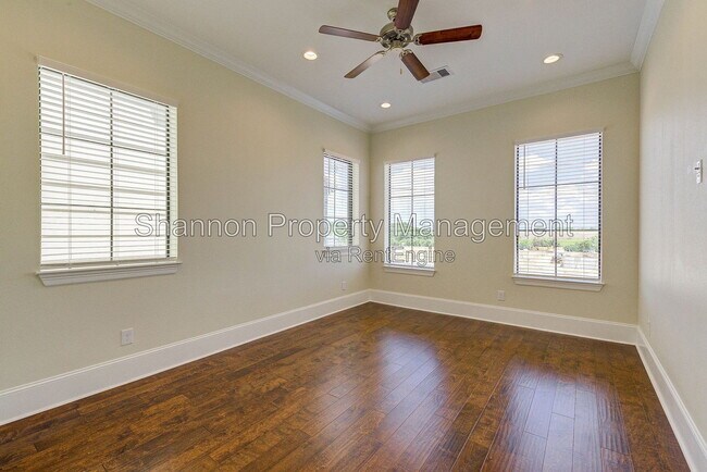 Building Photo - 2769 Freund St