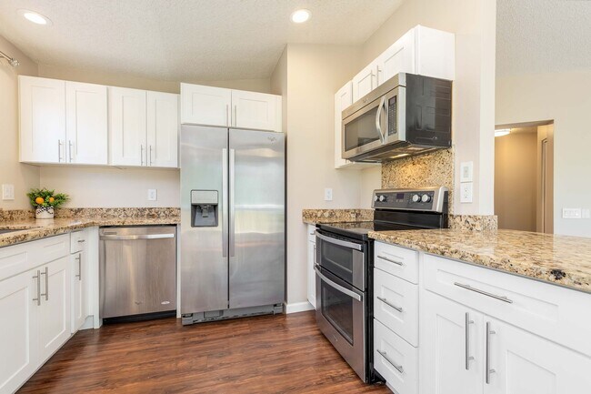 Building Photo - Pets Welcome!  2 bedroom, 2 bathroom single story townhouse