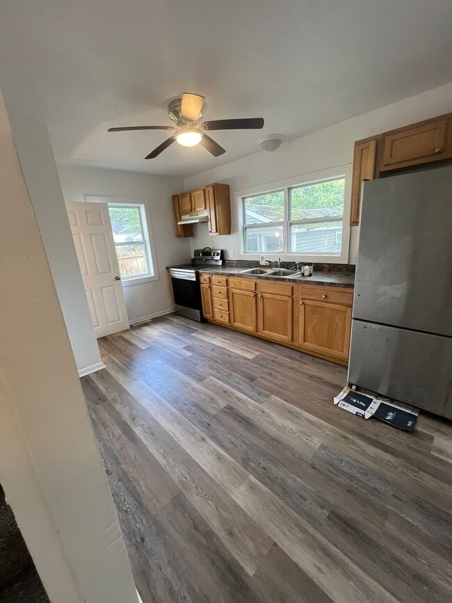 Building Photo - 210 N Lincoln Ave