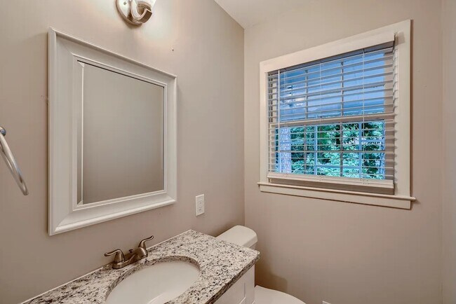 Building Photo - 1704 Chase Ridge Dr