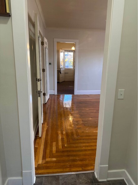 Building Photo - 526 McClellan St