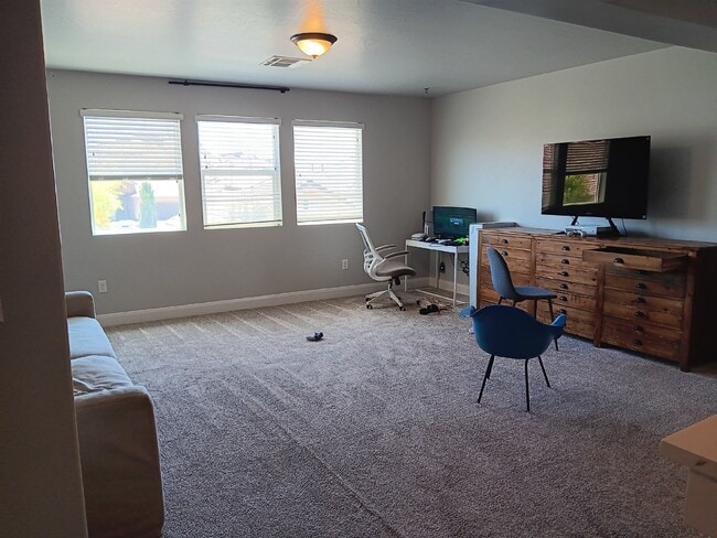 Building Photo - Beautiful single family home in Little Valley - PET FRIENDLY