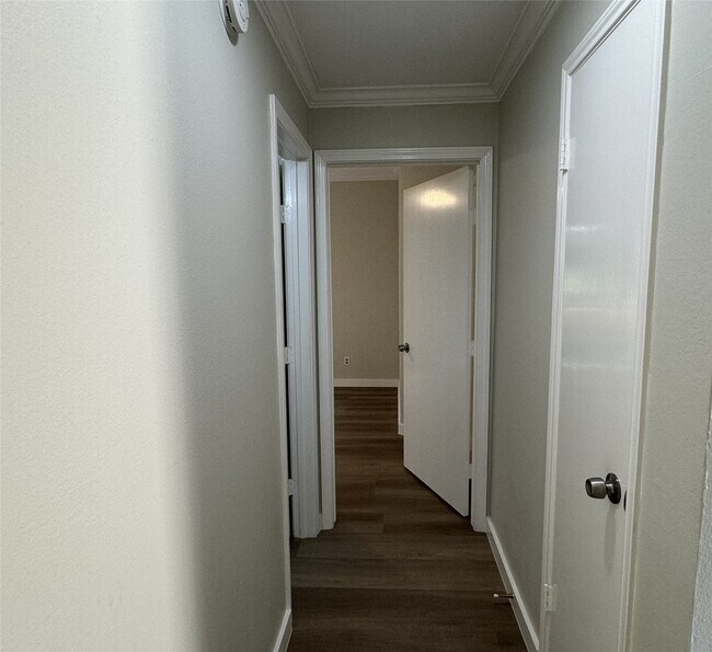 Building Photo - 6500 Harbor Town Dr