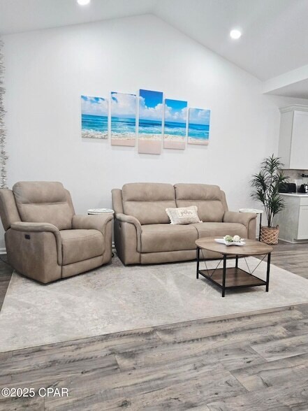 Building Photo - 8958 Parrot Pl