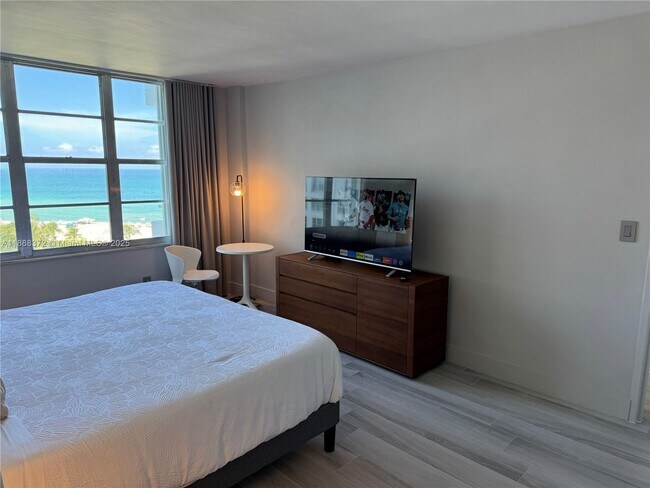 Building Photo - 5151 Collins Ave