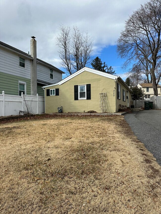 Building Photo - Updated 2 Bedroom Home in Media Borough with Private Yard