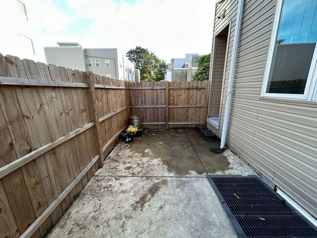 Building Photo - 1945 N Marshall St