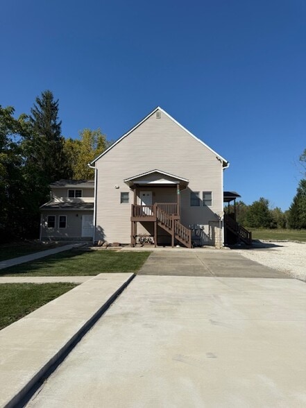 Building Photo - 5267 Center Rd