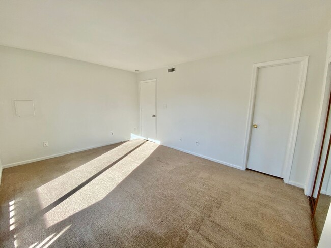 Building Photo - Spacious Condo One Mile to the Beach! One Living Level - Pet Friendly - Private Patio - Ready 05-...