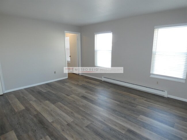 Building Photo - 890 Lilac St