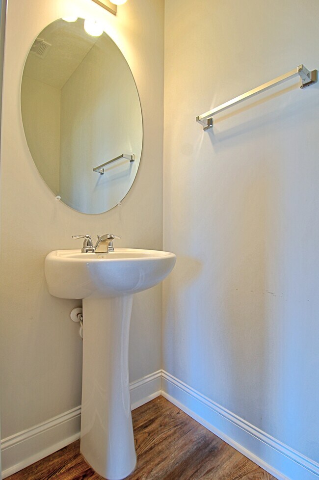 Building Photo - 106 Centennial Ct