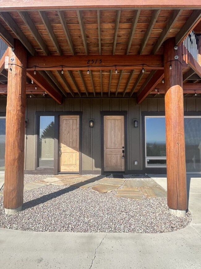 Building Photo - Rare Find | Aubrey Butte | Bend