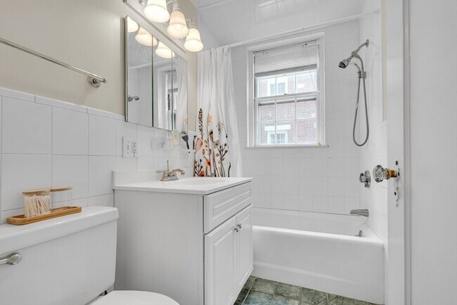 Building Photo - 41 Bowdoin St