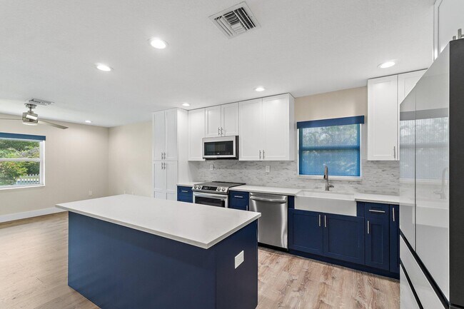 Building Photo - 12090 164th Ct N