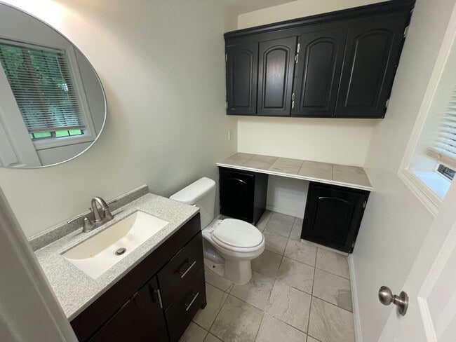 Building Photo - 6563 Franklin Delano Roosevelt Dr