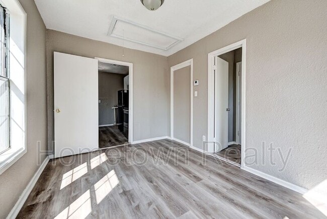 Building Photo - 2120 N Glen Ellyn St