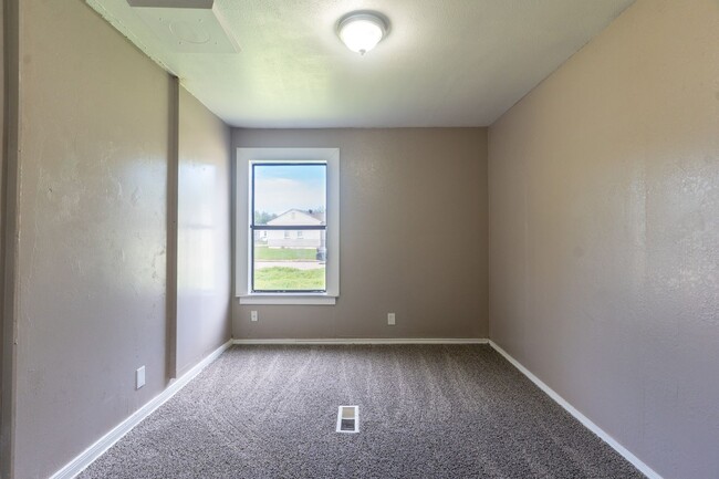 Building Photo - Rent to Own in Midwest City!