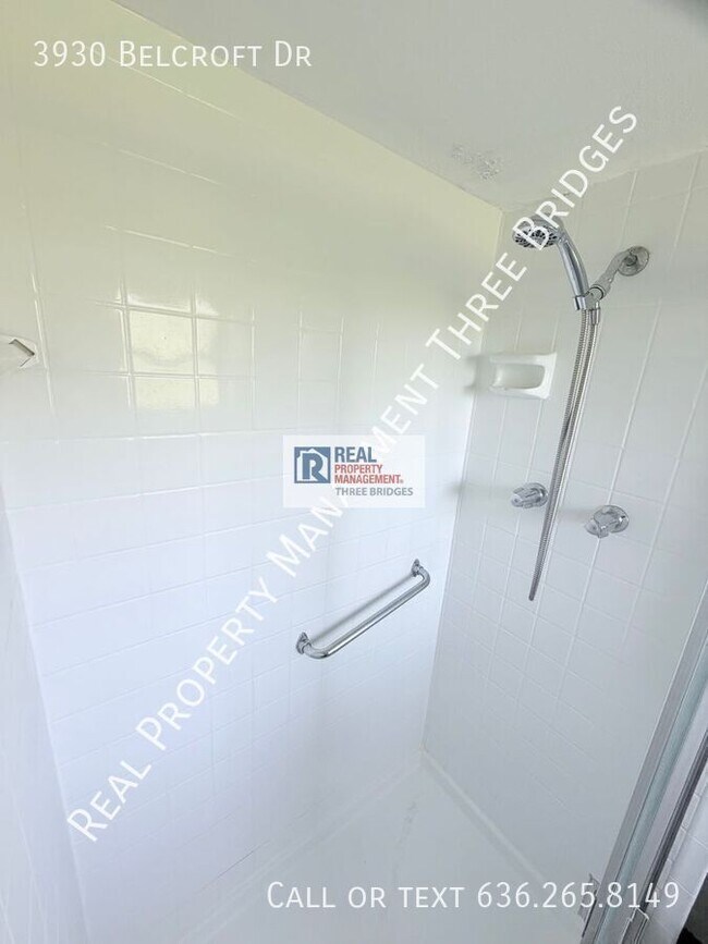 Building Photo - 3930 Belcroft Dr