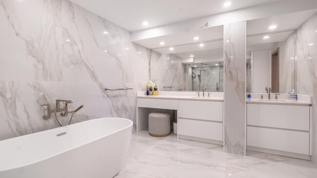 Building Photo - 901 E Camino Real