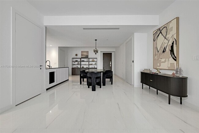 Building Photo - 300 Biscayne Blvd Way