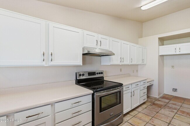 Building Photo - 7016 E Menlo St