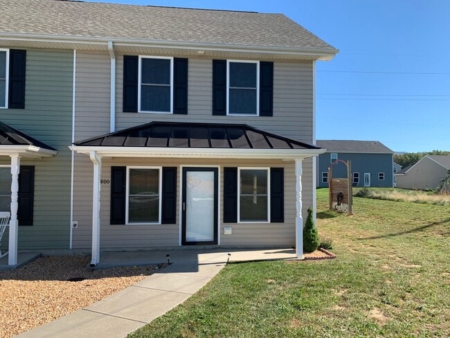Primary Photo - 800 Carson Cir