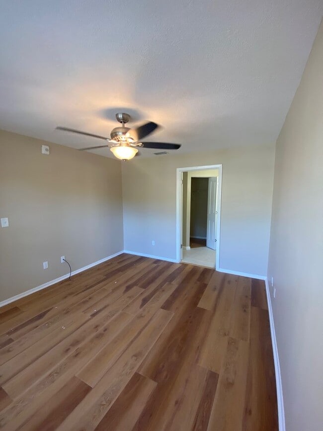 Building Photo - RENT SPECIAL-Regency Park at Lake Mary Corner Unit with Wrap-Around Balcony!