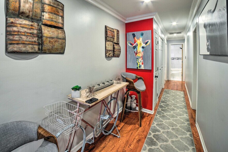 Building Photo - 701 S Central Park Ave