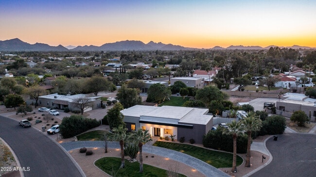 Building Photo - 7417 E Paradise Dr