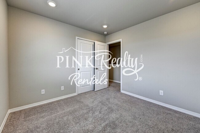 Building Photo - 6014 Yamhill Dr