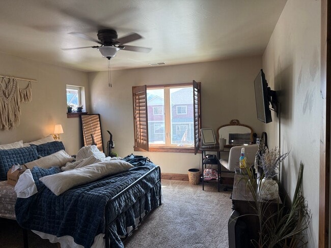 Building Photo - 4 bed 2.5 Bath in Bozeman