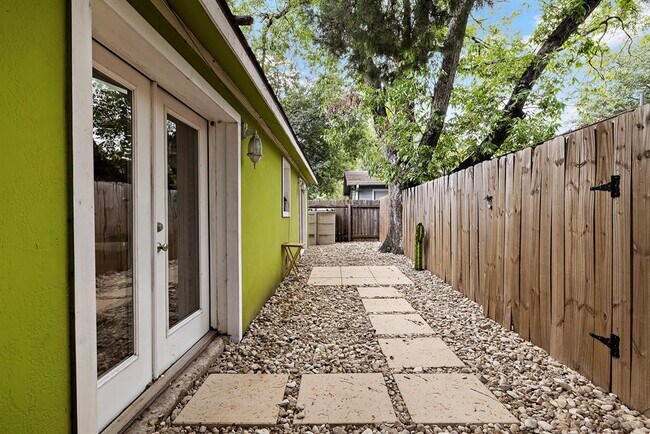 Building Photo - 75 Pedernales St