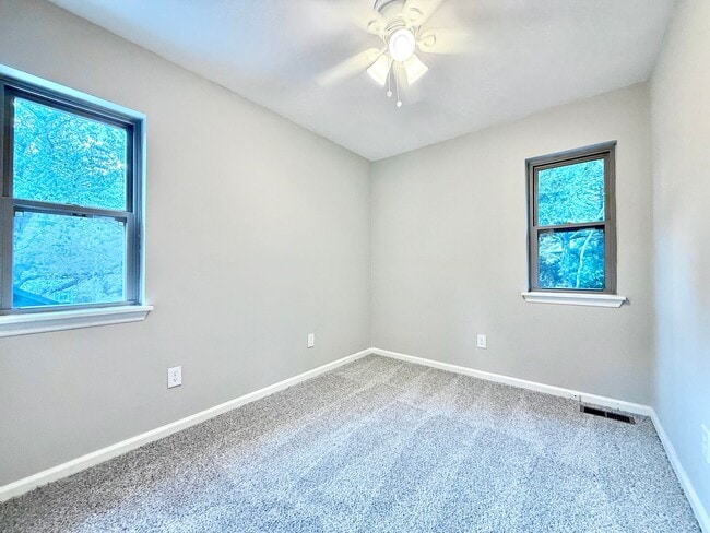 Building Photo - 92 Sycamore Cir