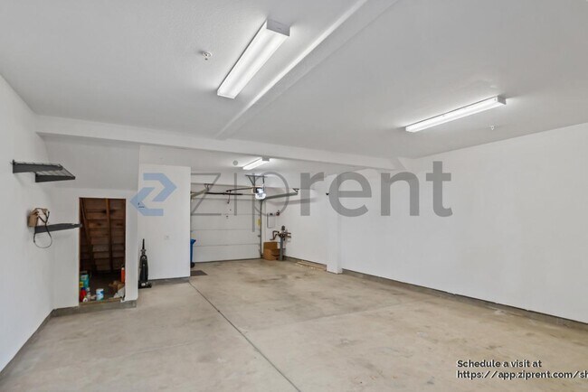 Building Photo - 31 Catania Common