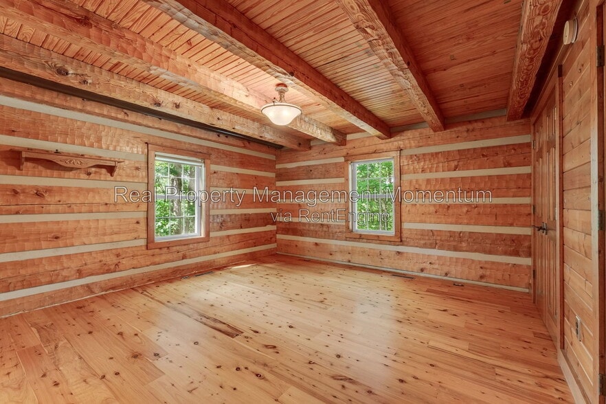Building Photo - 225 Turkey Creek Rd