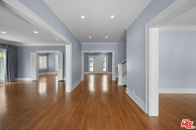 Building Photo - 1231 S St Andrews Pl