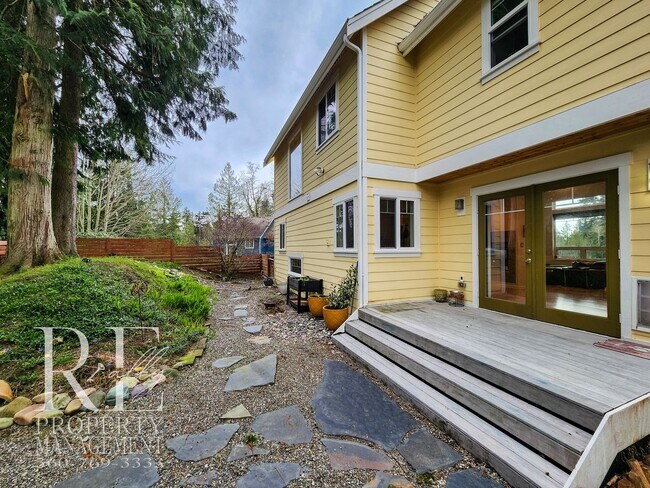 Building Photo - Light-Filled View Home with Vaulted Ceilings & Warm Wood Finishes
