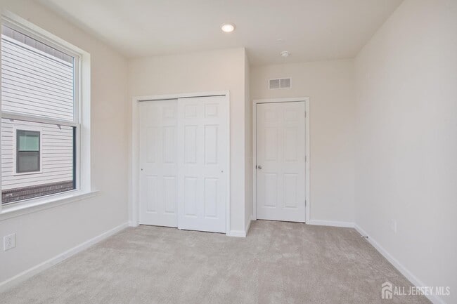 Building Photo - 628 Sadie Cir