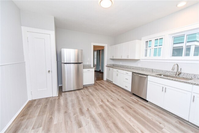 Building Photo - 200 Elmdorf Ave