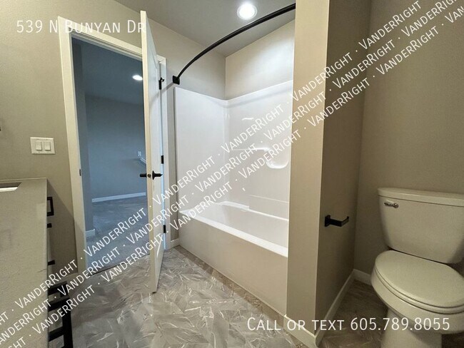 Building Photo - 539 BUNYAN Dr