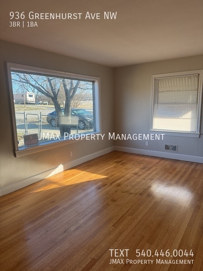 Building Photo - 936 Greenhurst Ave NW