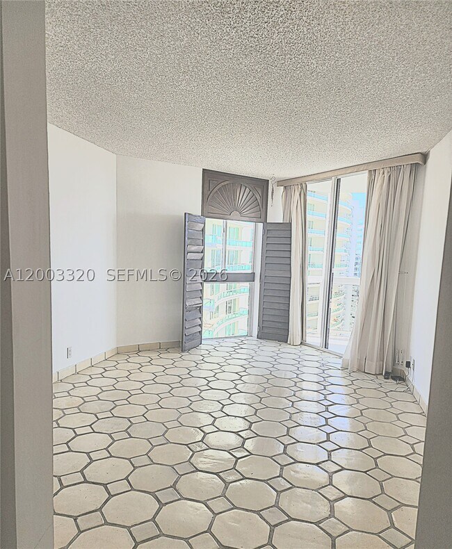 Building Photo - 20185 E Country Club Dr