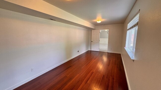 Building Photo - Spacious & Modern 4-Bedroom Home in Kent