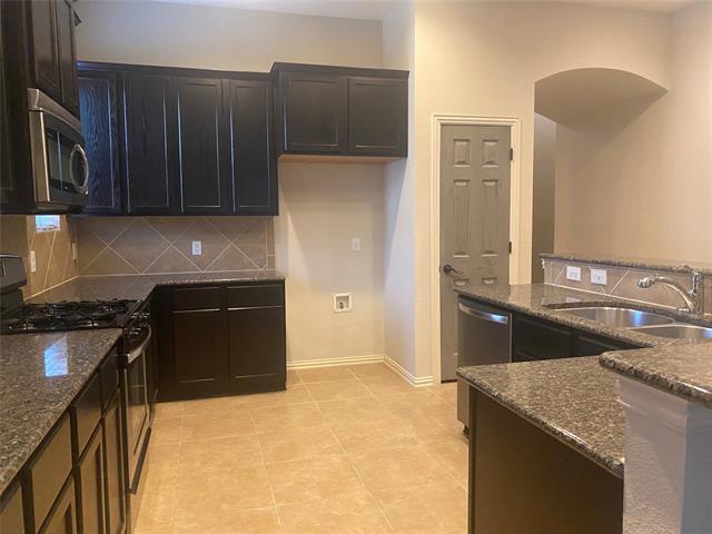 Building Photo - 2712 Lake Ridge Dr