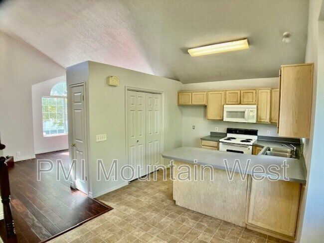 Building Photo - 130 W 1225 N