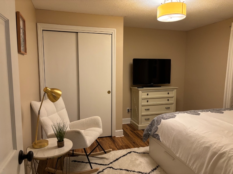 Building Photo - 10 Roosevelt Rd