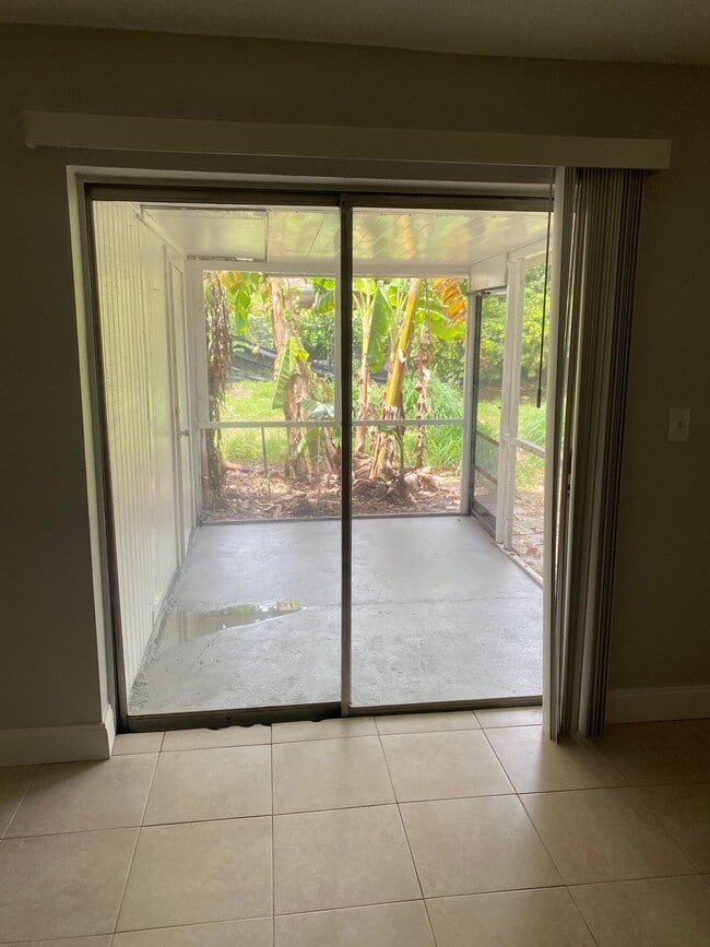 Building Photo - 4327 Cocoanut Rd